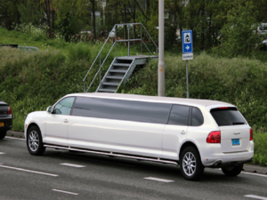 Prom Porsche Cayenne Limousine