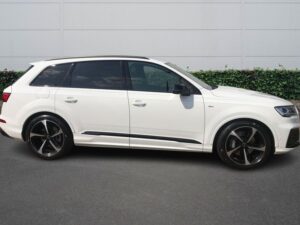 White Audi Q7 Car Hire