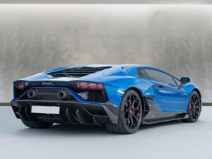 Lamborghini Aventador (Sports Car) 18