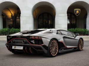 Lamborghini Aventador (Sports Car) 5