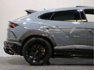 Lamborghini Urus (Limo Hire) 16