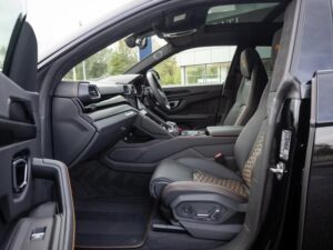 Lamborghini Urus (Limo Hire) 22